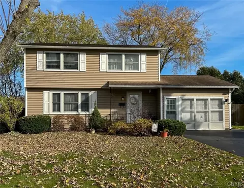 4979 Driftwood Dr, Salina, NY 13088