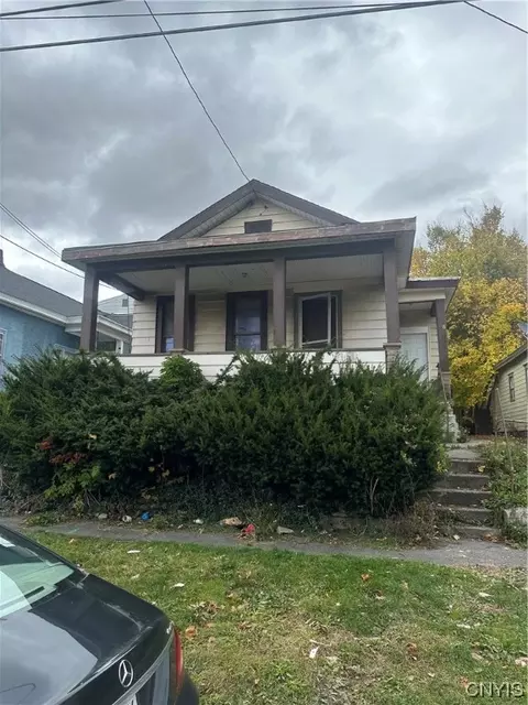 138 Griffiths St, Syracuse, NY 13208