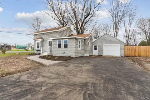 3625 Armstrong Rd, Syracuse, NY 13209