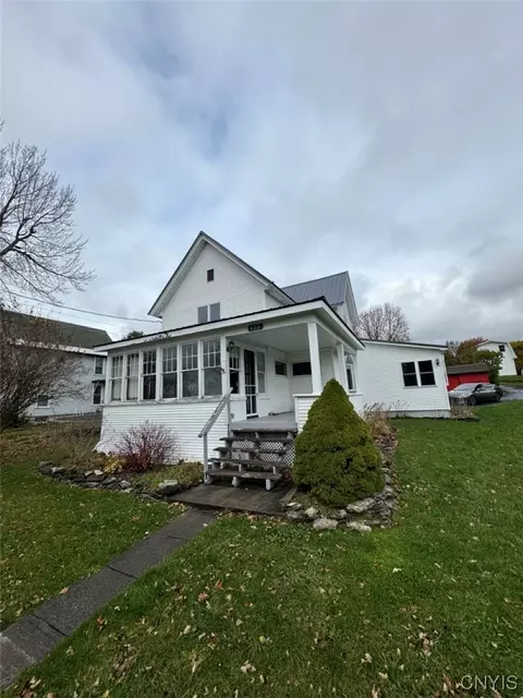 426 W Kirby St, Dexter, NY 13634