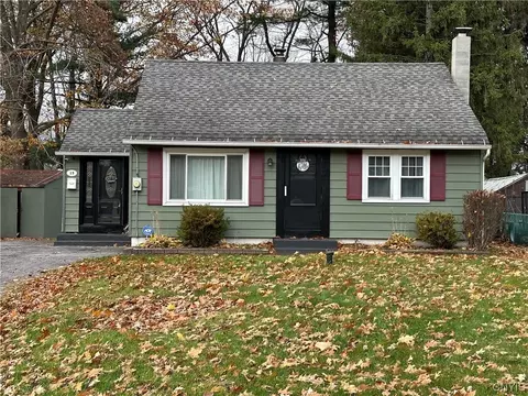 15 Pine Ridge Cir, Syracuse, NY 13212