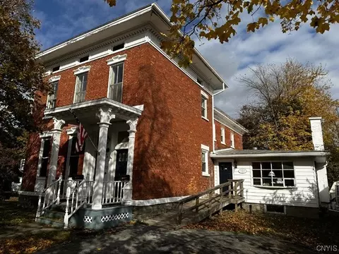 147 E 7th St, Oswego, NY 13126