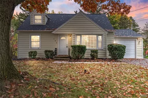105 Stonehedge Rd, Camillus, NY 13031