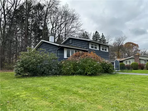 215 Wells Ave W, North Syracuse, NY 13212
