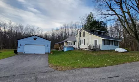 367 Mount Pleasant Rd, Fulton, NY 13069