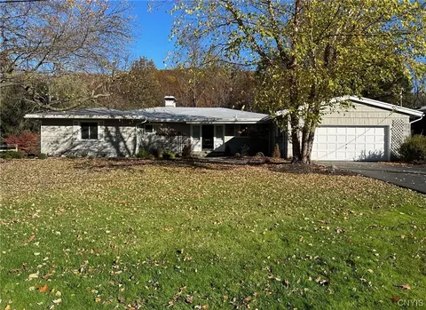109 Bradford Ln, Syracuse, NY 13224