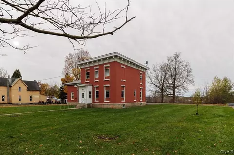 669 Thompson St, Watertown, NY 13601