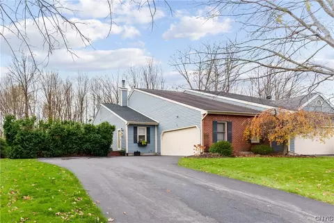 2000 Esprit Glade, Lysander, NY 13027