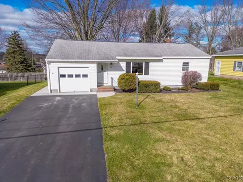 108 Blackmore Rd, Camillus, NY 13031