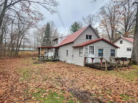 2429 Oneida St, Verona Beach, NY 13162