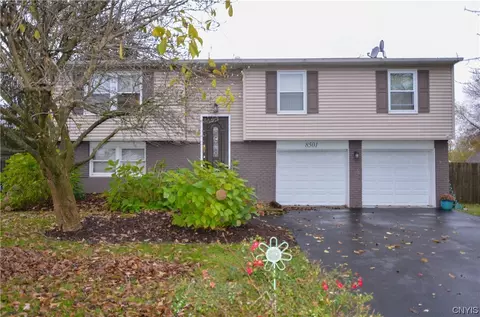 8501 Button Rd, Cicero, NY 13039
