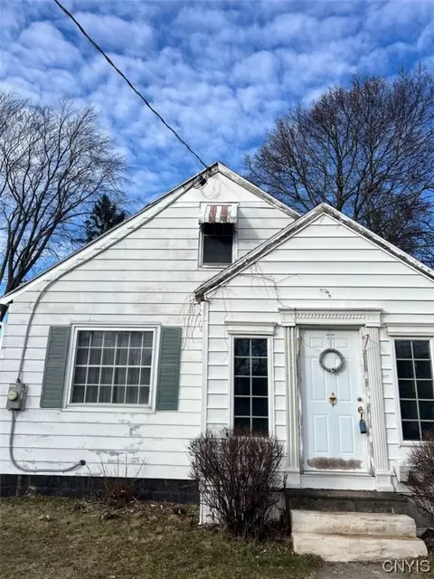 507 Berwick Rd S, Salina, NY 13208