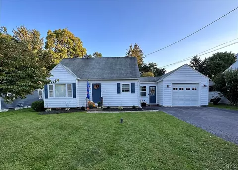 110 Kendall Dr E, East Syracuse, NY 13057