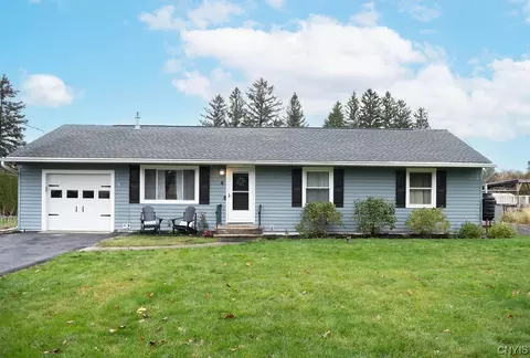 4 Colony Cir, Camillus, NY 13031