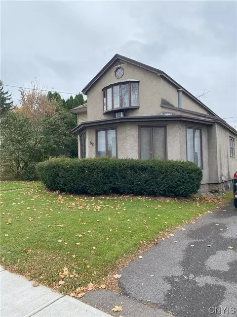89 N Division St, Auburn, NY 13021