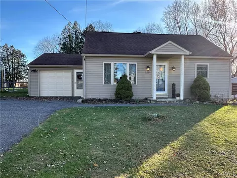 125 Kendall Dr W, East Syracuse, NY 13057