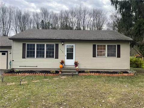208 Schepps Ln, Kirkville, NY 13082