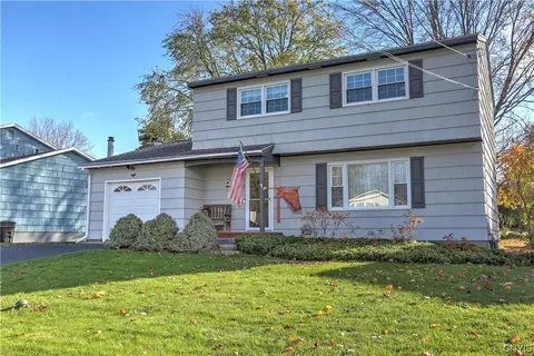 22 Mcintosh St, Clay, NY 13090