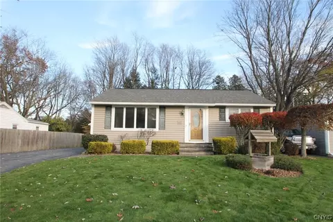 127 Ford Dr, North Syracuse, NY 13212