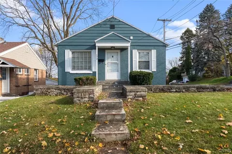 179 Cloveridge Dr, Syracuse, NY 13206