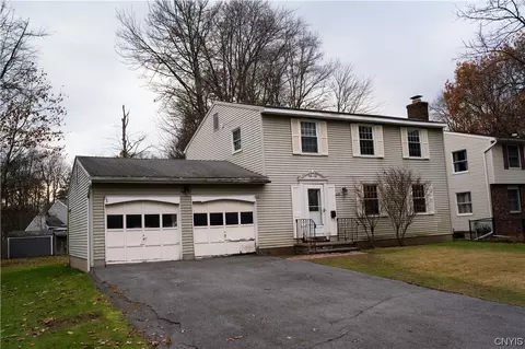 302 Single Dr, North Syracuse, NY 13212