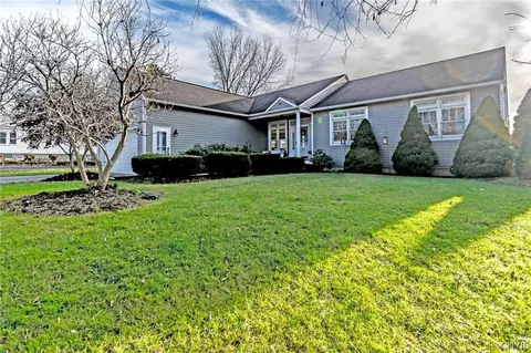 1311 Cold Springs Rd, Salina, NY 13090