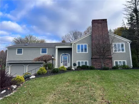 5206 Winterton Dr, Fayetteville, NY 13066