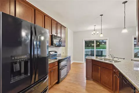 5868 Invincible Dr, Onondaga, NY 13078 photo 7