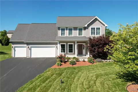 5868 Invincible Dr, Onondaga, NY 13078