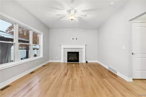 5868 Invincible Dr, Onondaga, NY 13078 photo 10