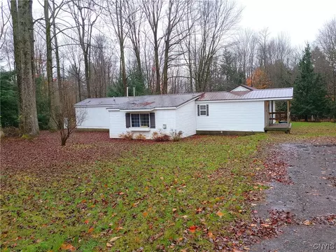 77 Slosson Rd, West Monroe, NY 13167