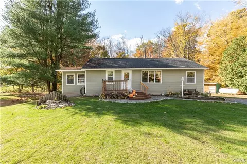 23 Larned Rd, Schroeppel, NY 13132