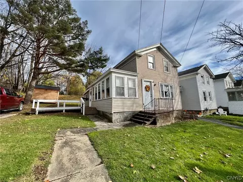 35 John St, Oswego, NY 13126