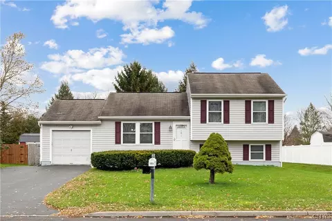 101 Snappy Ln, Salina, NY 13090