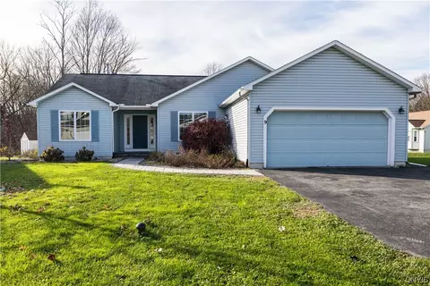 9 Orangewood Dr, Clay, NY 13090