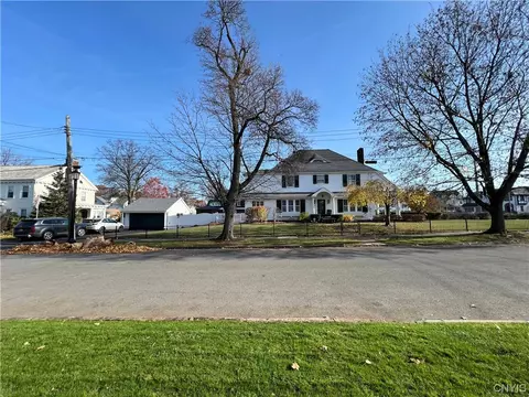 100 Hampton Rd, Syracuse, NY 13203 photo 4