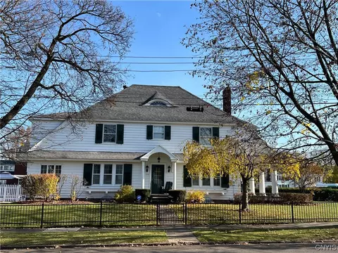 100 Hampton Rd, Syracuse, NY 13203 photo 2