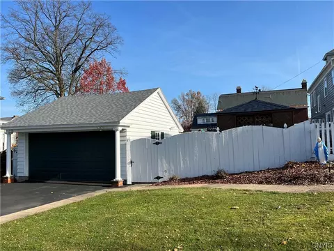 100 Hampton Rd, Syracuse, NY 13203 photo 5