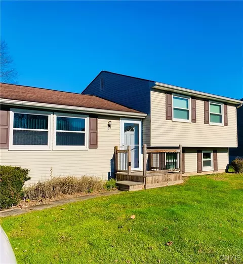 4169 Torrey Ln, Clay, NY 13090