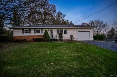 7 Hollywood Dr, Whitestown, NY 13492