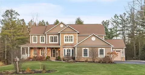 4256 Trout Lily Ln, Manlius, NY 13104
