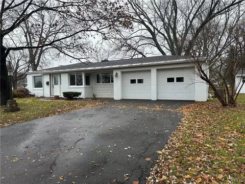 87 Washington Dr, New Hartford, NY 13413