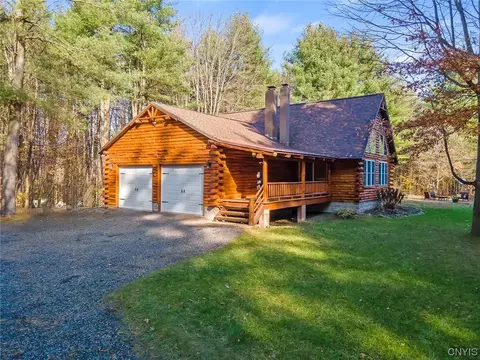 37 Hilltop Ln, Volney, NY 13069