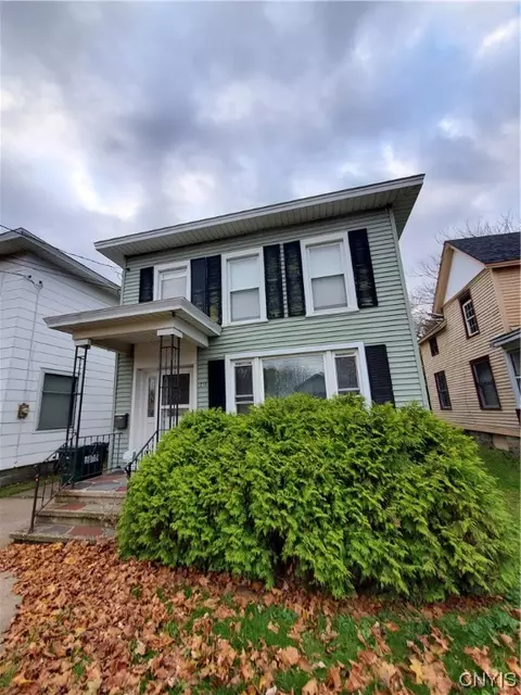 210 W 4th St, Oswego, NY 13126