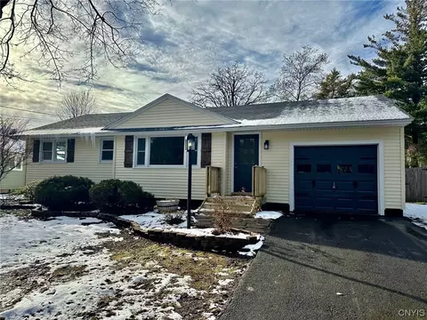 309 Dunning Dr, Camillus, NY 13031