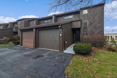6 Sherman Oaks Dr, New Hartford, NY 13413