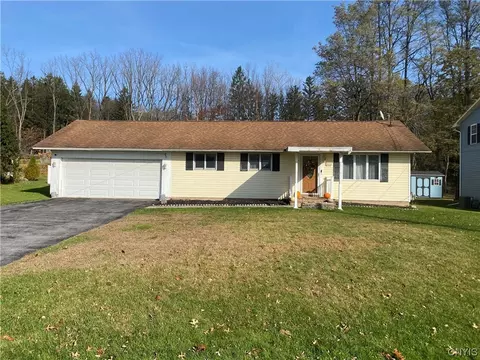 5830 Lakeview Dr, Fleming, NY 13021