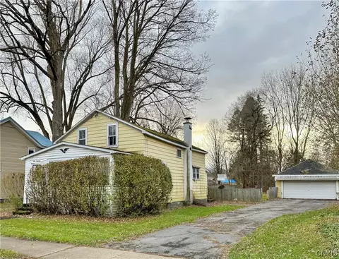 213 N Lake St, Oneida, NY 13421
