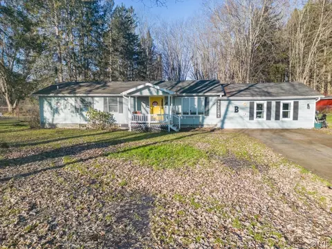 59 Spring St, Schroeppel, NY 13135