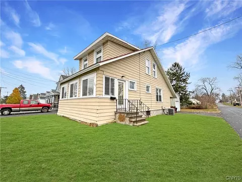 127 Beechwood Ave, Salina, NY 13088